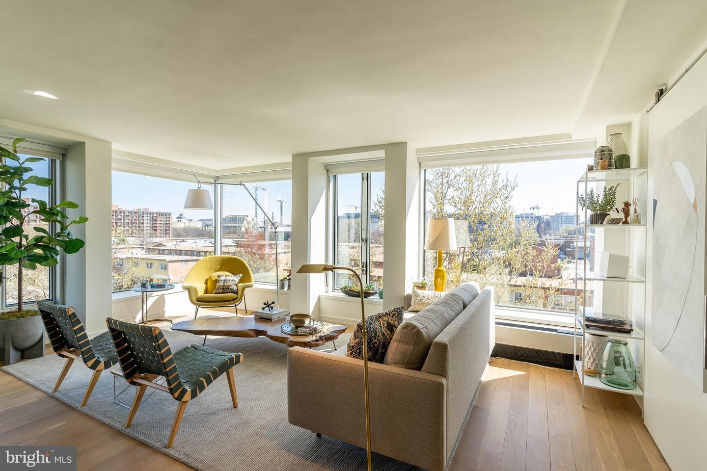 Get the Look: MCM Finds Shine in a DC Apartment